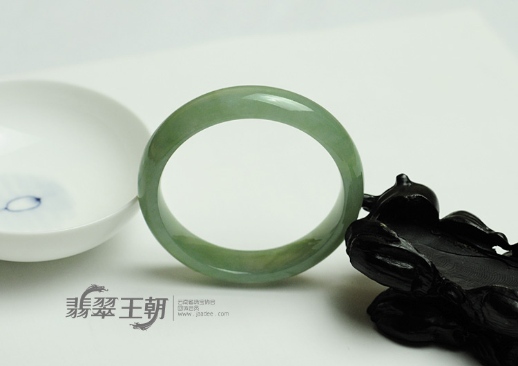 糯冰种晴水缅甸翡翠手镯（52.4mm）
