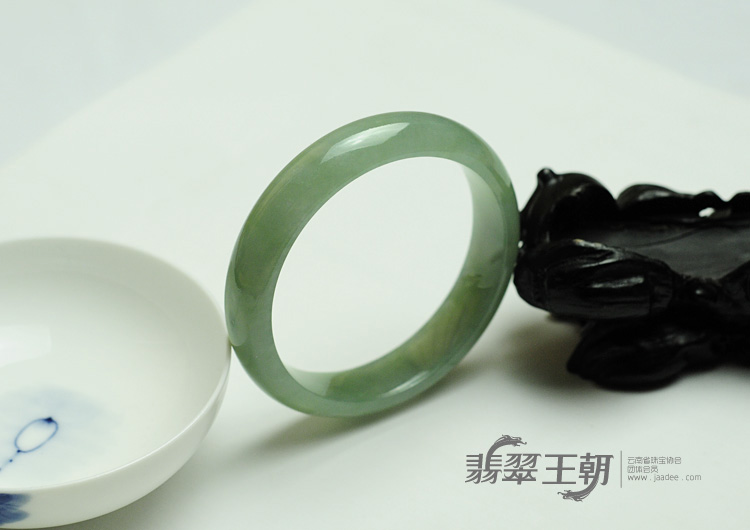 糯冰种晴水缅甸翡翠手镯（52.4mm）