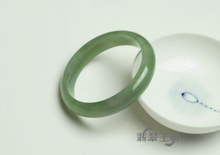 糯冰种晴水缅甸翡翠手镯（52.4mm）
