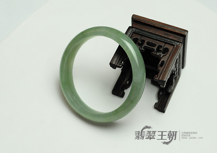 糯冰种晴水缅甸翡翠手镯（52.4mm）