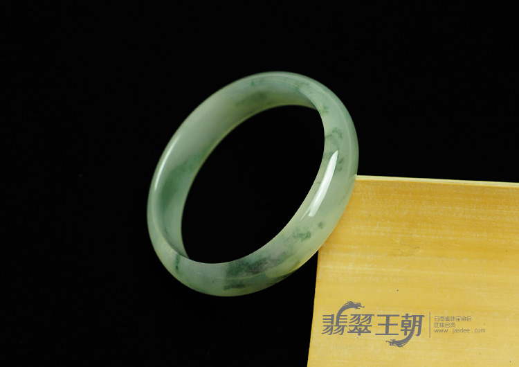 冰种飘花缅甸翡翠贵妃镯（54.7-50.7）