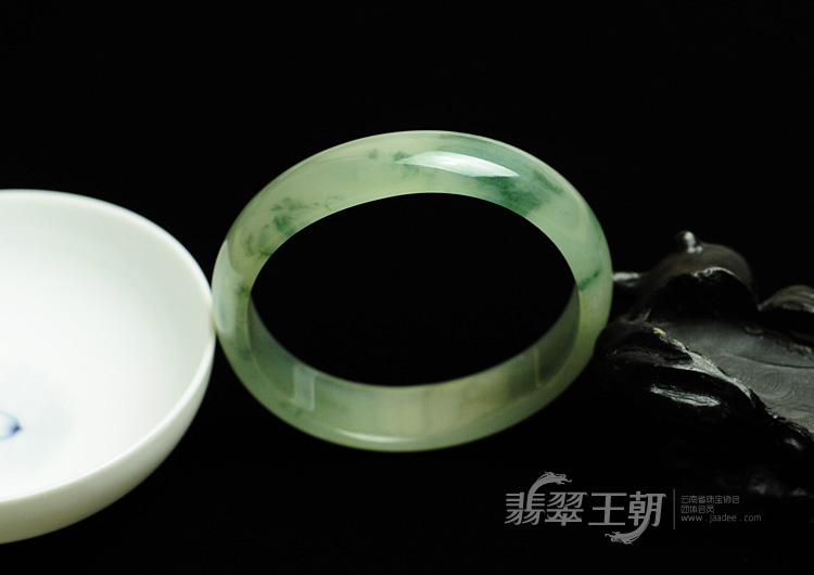 冰种飘花缅甸翡翠贵妃镯（54.7-50.7）