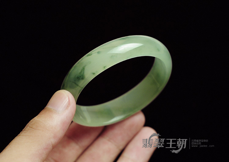冰种飘花缅甸翡翠贵妃镯（54.7-50.7）