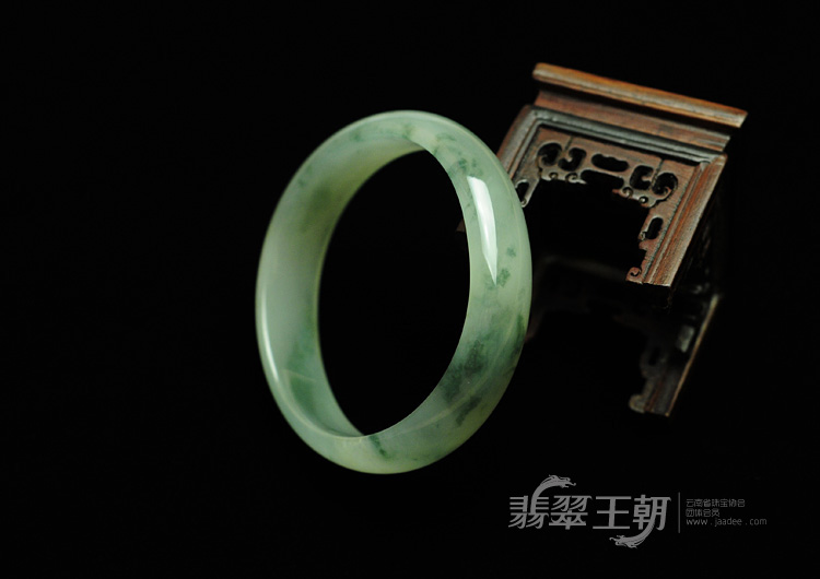 冰种飘花缅甸翡翠贵妃镯（54.7-50.7）