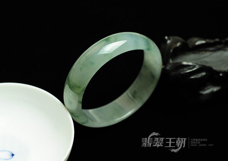 冰种飘花缅甸翡翠贵妃镯（56-51.2）