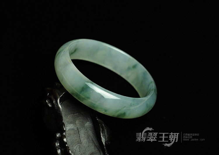 冰种飘花缅甸翡翠贵妃镯（56-51.2）