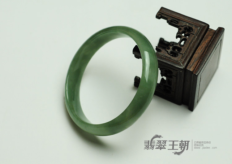 糯冰种青色缅甸翡翠手镯（58.2mm）