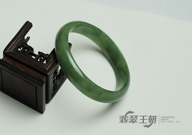 糯冰种青色缅甸翡翠手镯（58.2mm）