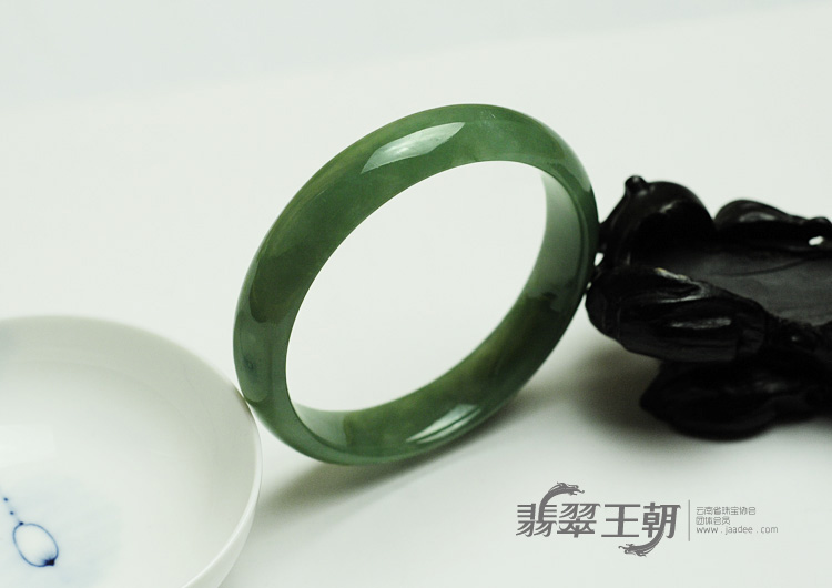 糯冰种青色缅甸翡翠手镯（58.2mm）