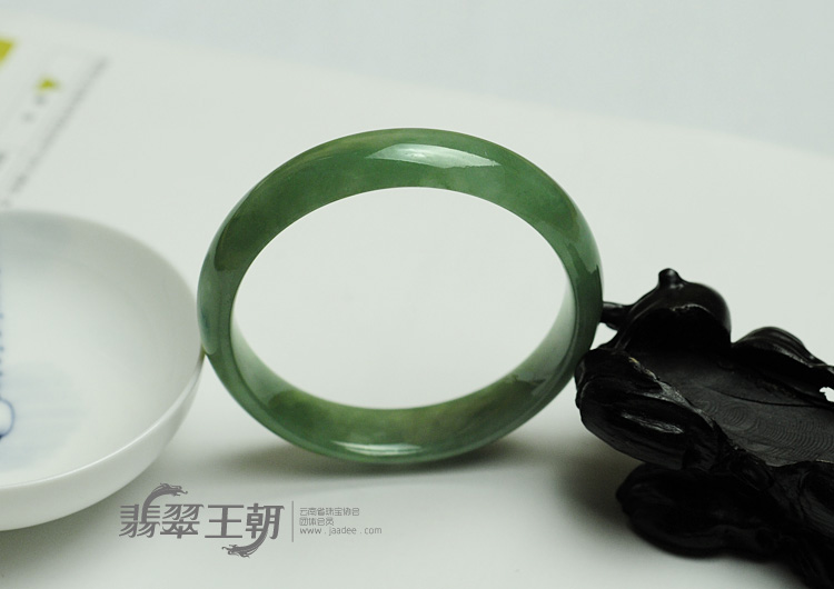 糯冰种青色缅甸翡翠手镯（58.2mm）