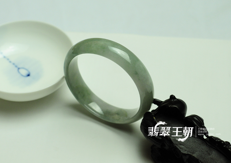 糯冰种晴水缅甸翡翠手镯（56.1mm）