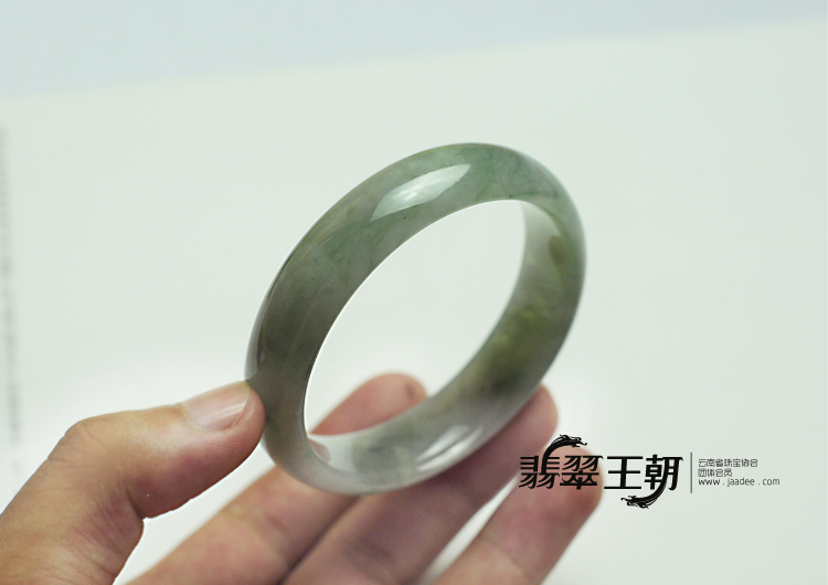 糯冰种晴水缅甸翡翠手镯（56.1mm）