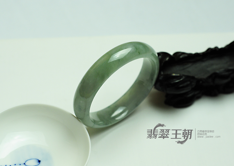糯冰种晴水缅甸翡翠手镯（59.3mm）