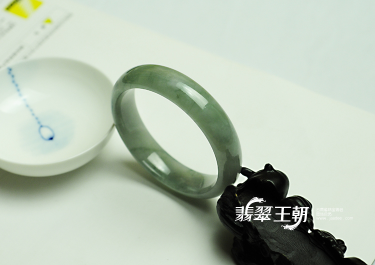 糯冰种晴水缅甸翡翠手镯（59.3mm）