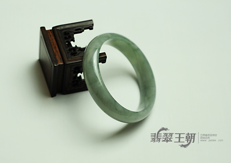 糯冰种晴水缅甸翡翠手镯（59.3mm）