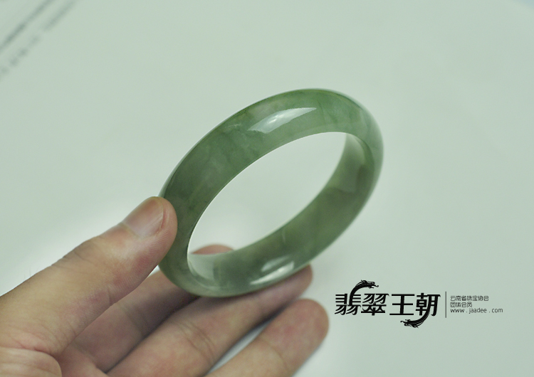 糯冰种晴水缅甸翡翠手镯（59.3mm）