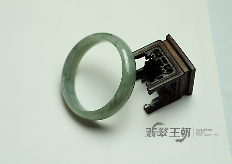 糯冰种晴水缅甸翡翠手镯（59.3mm）
