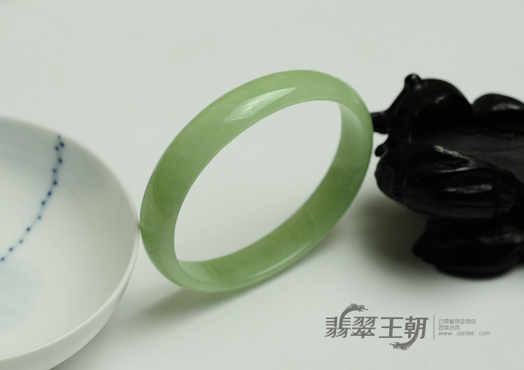 冰种豆色缅甸翡翠贵妃镯（53-45）