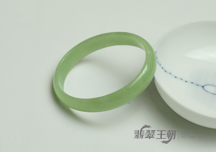 冰种豆色缅甸翡翠贵妃镯（53-45）