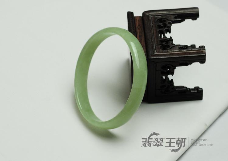 冰种豆色缅甸翡翠贵妃镯（53-45）
