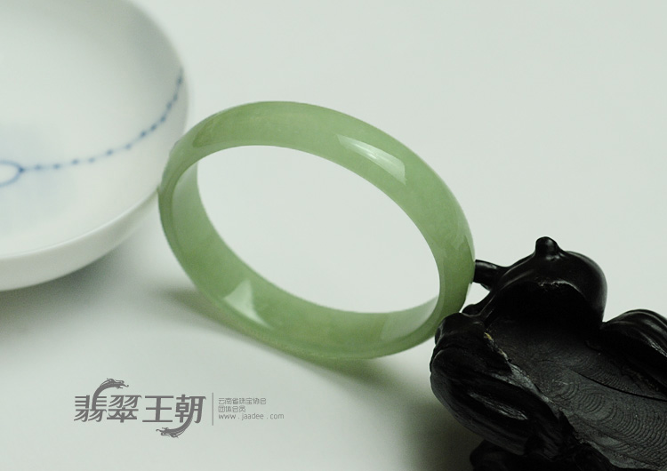 冰种豆色缅甸翡翠贵妃镯（53-45）