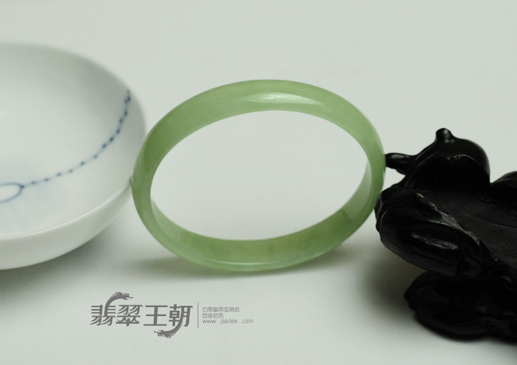 冰种豆色缅甸翡翠贵妃镯（53-45）