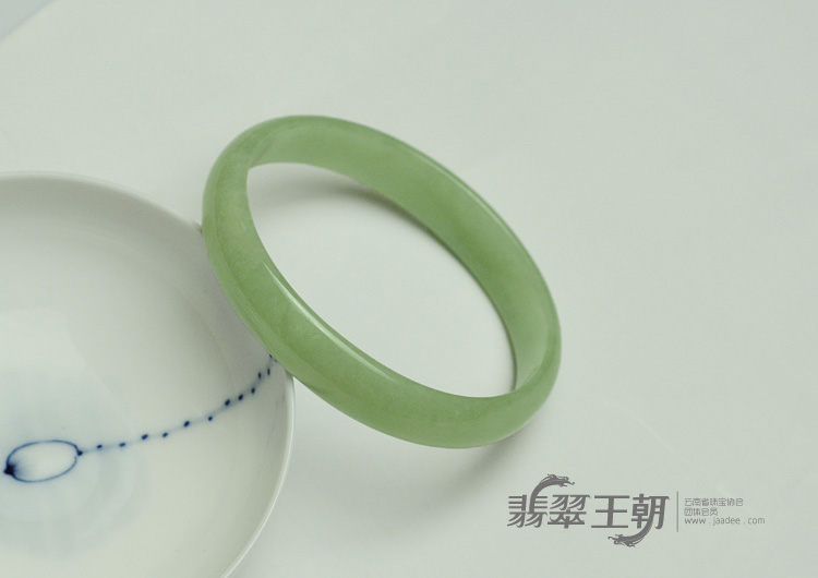 冰种豆色缅甸翡翠贵妃镯（53-45）