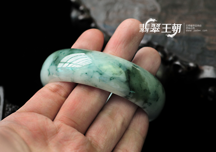 细糯种飘花缅甸翡翠手镯（57.4mm）