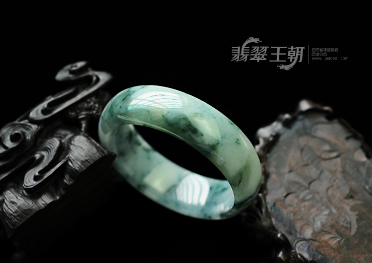 细糯种飘花缅甸翡翠手镯（57.4mm）