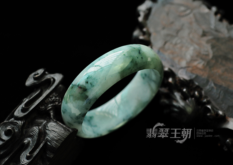 细糯种飘花缅甸翡翠手镯（57.4mm）