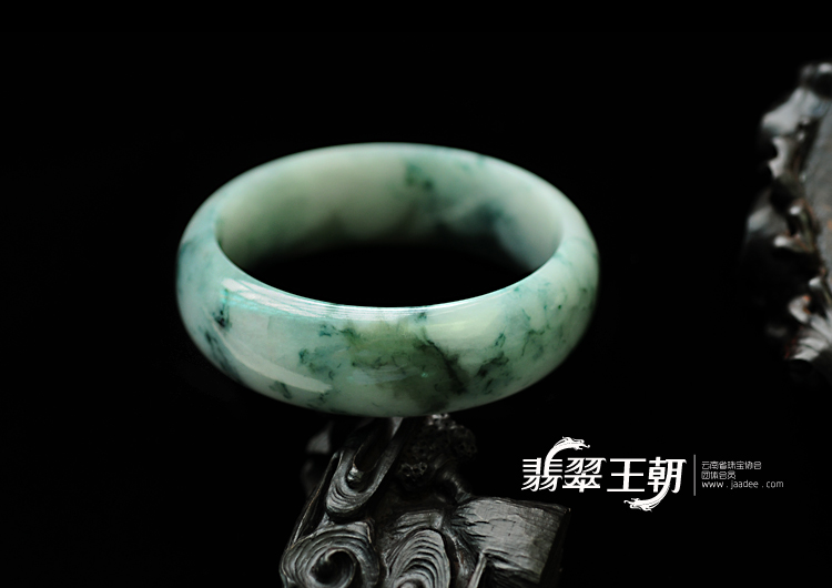 细糯种飘花缅甸翡翠手镯（57.4mm）