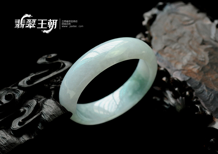 糯冰种晴水带青色缅甸翡翠手镯（55.7mm）