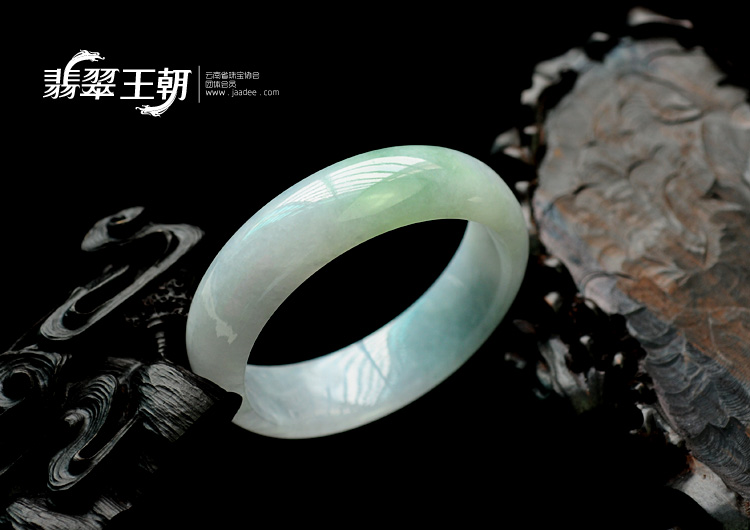 糯冰种晴水带青色缅甸翡翠手镯（55.7mm）