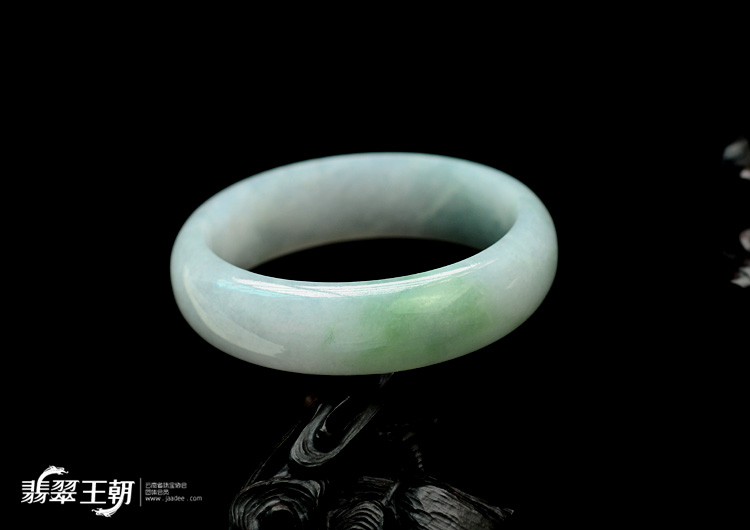 糯冰种晴水带青色缅甸翡翠手镯（55.7mm）