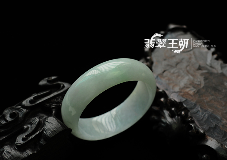 糯冰种晴水缅甸翡翠手镯（57.7mm）
