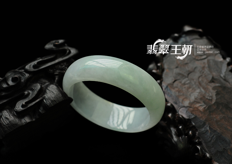糯冰种晴水缅甸翡翠手镯（57.7mm）