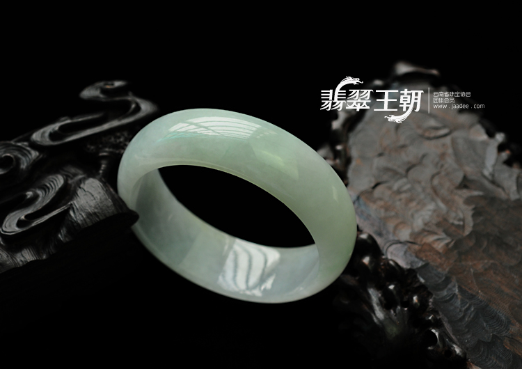 糯冰种晴水缅甸翡翠手镯（57.7mm）