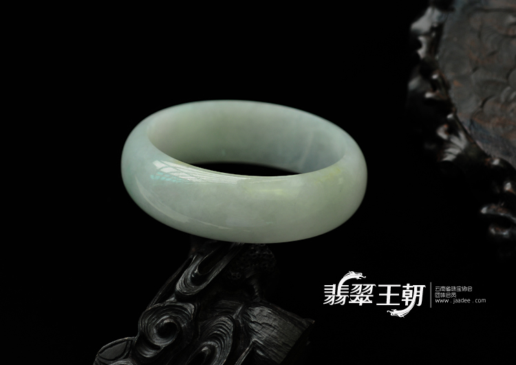 糯冰种晴水缅甸翡翠手镯（57.7mm）