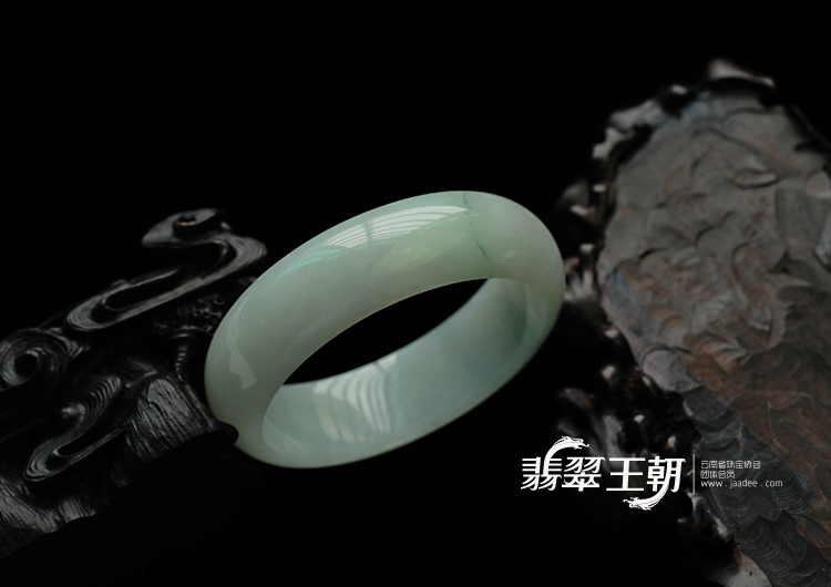 糯冰种晴水缅甸翡翠手镯（58mm）