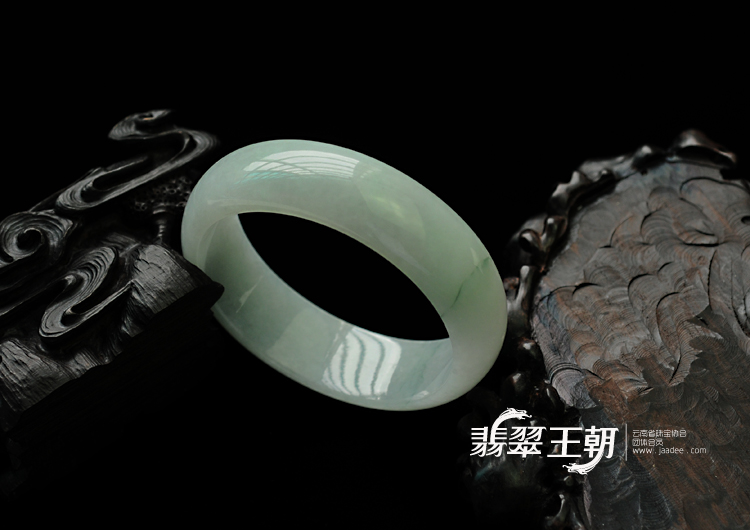 糯冰种晴水缅甸翡翠手镯（58mm）