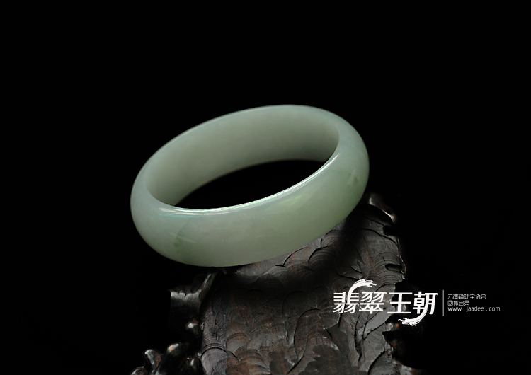 糯冰种晴水缅甸翡翠手镯（58mm）