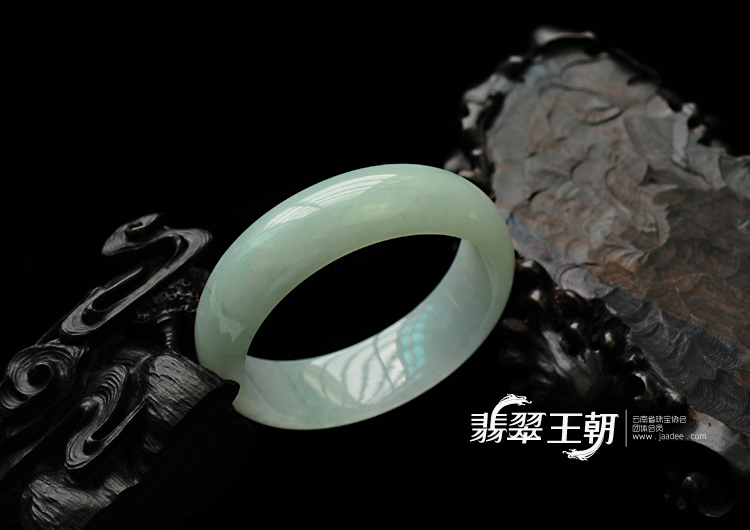 糯冰种晴水缅甸翡翠手镯（58mm）