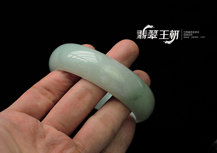 糯冰种晴水缅甸翡翠手镯（58mm）