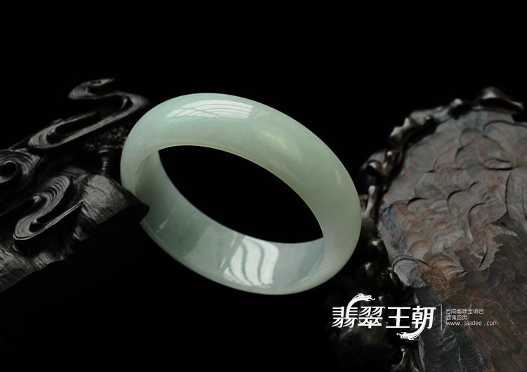糯冰种晴水缅甸翡翠手镯（58mm）