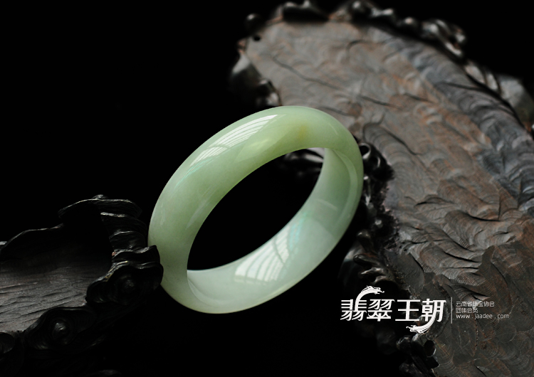 细糯种淡晴水缅甸翡翠手镯（56.4mm）