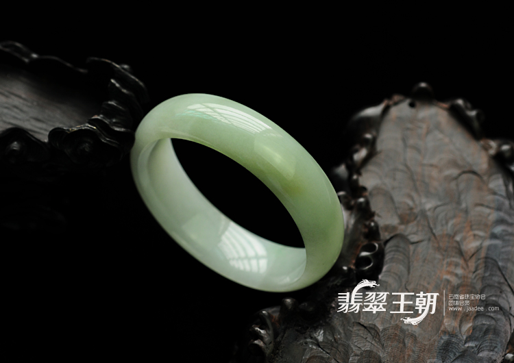 细糯种淡晴水缅甸翡翠手镯（56.4mm）
