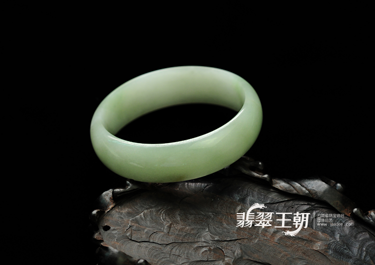 细糯种淡晴水缅甸翡翠手镯（56.4mm）