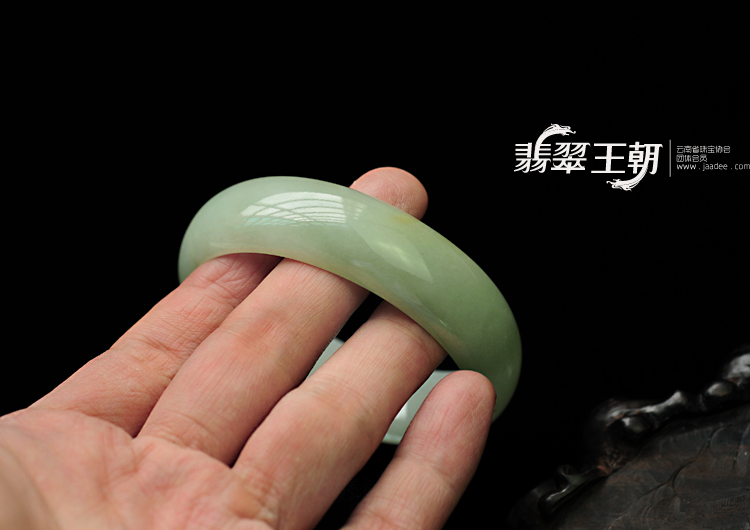 细糯种淡晴水缅甸翡翠手镯（56.4mm）