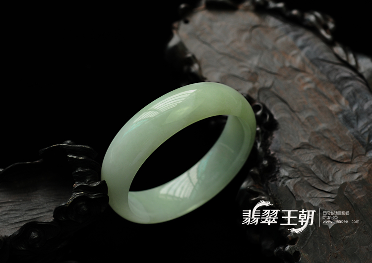 细糯种淡晴水缅甸翡翠手镯（56.4mm）