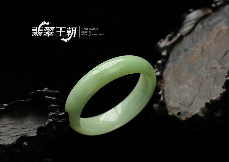 细糯种淡晴水缅甸翡翠手镯（55.1mm）